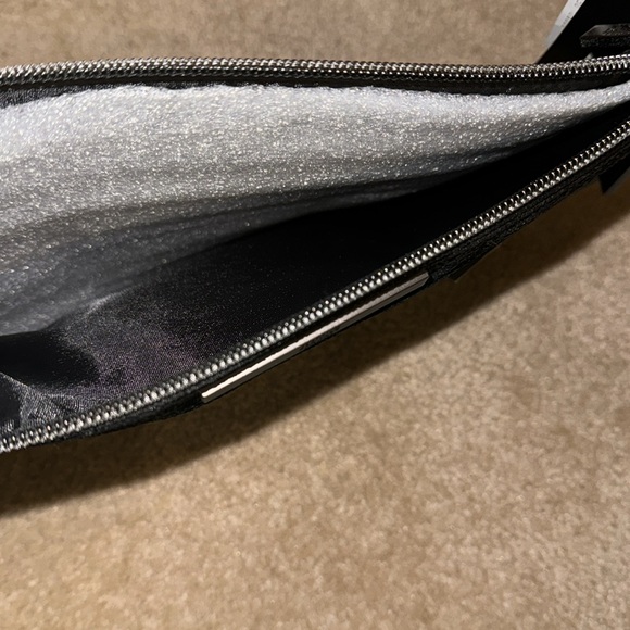 Jones New York Signature Charging Pouch Travel Bag Black Sparkle USB NWT - Picture 6 of 6